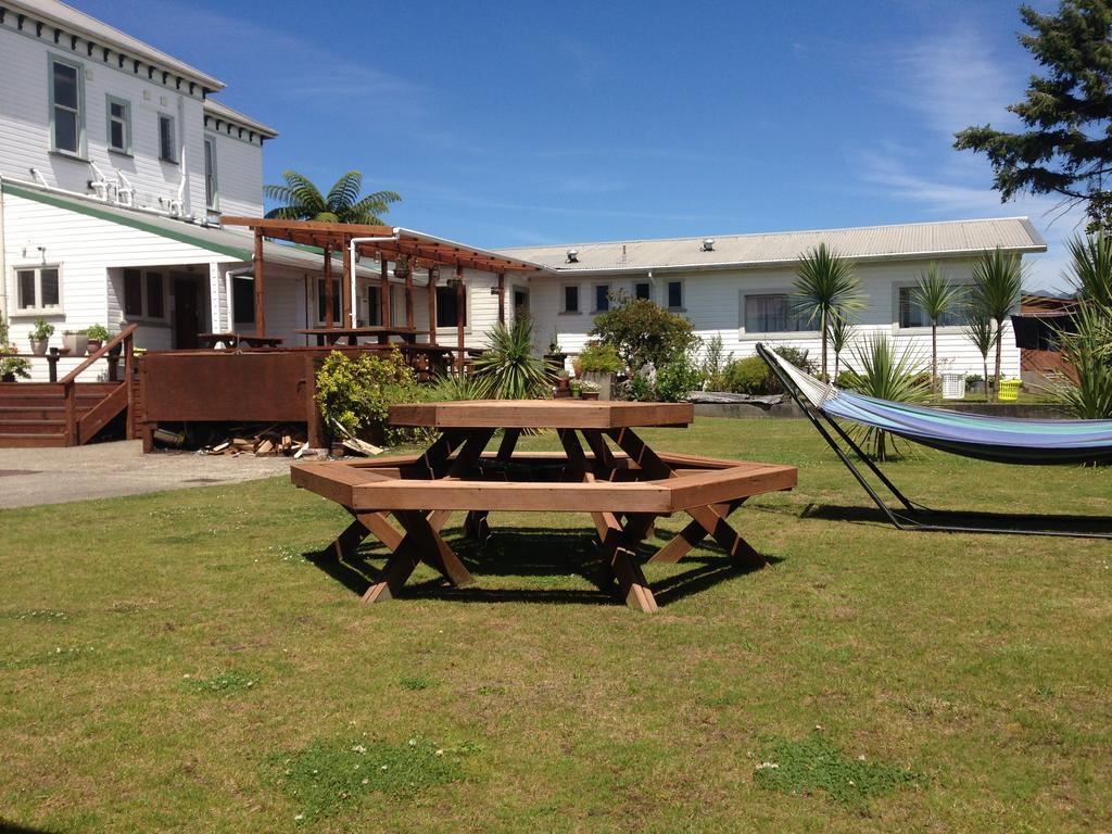 Tripinn Modern Motels & Affordable Accommodation Westport Bagian luar foto
