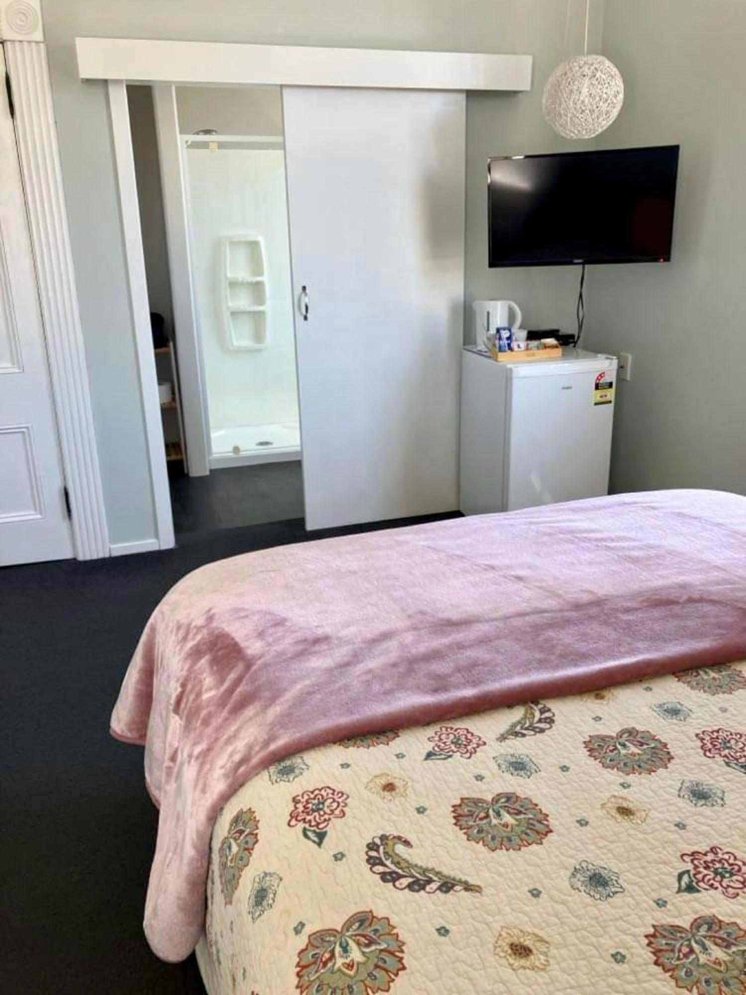 Tripinn Modern Motels & Affordable Accommodation Westport Bagian luar foto