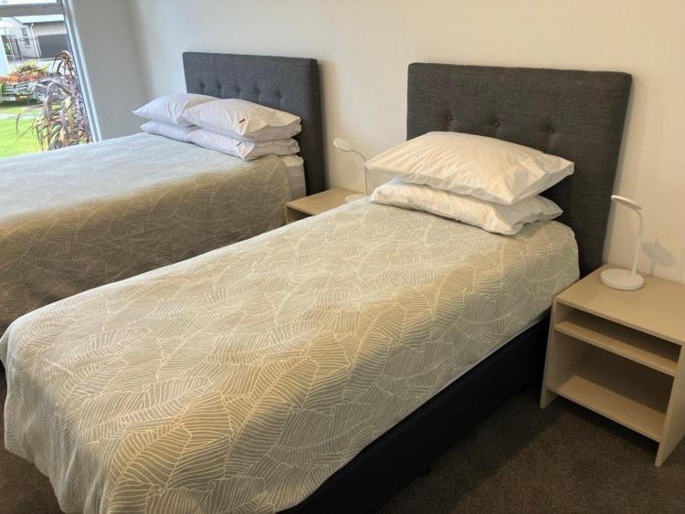 Tripinn Modern Motels & Affordable Accommodation Westport Bagian luar foto