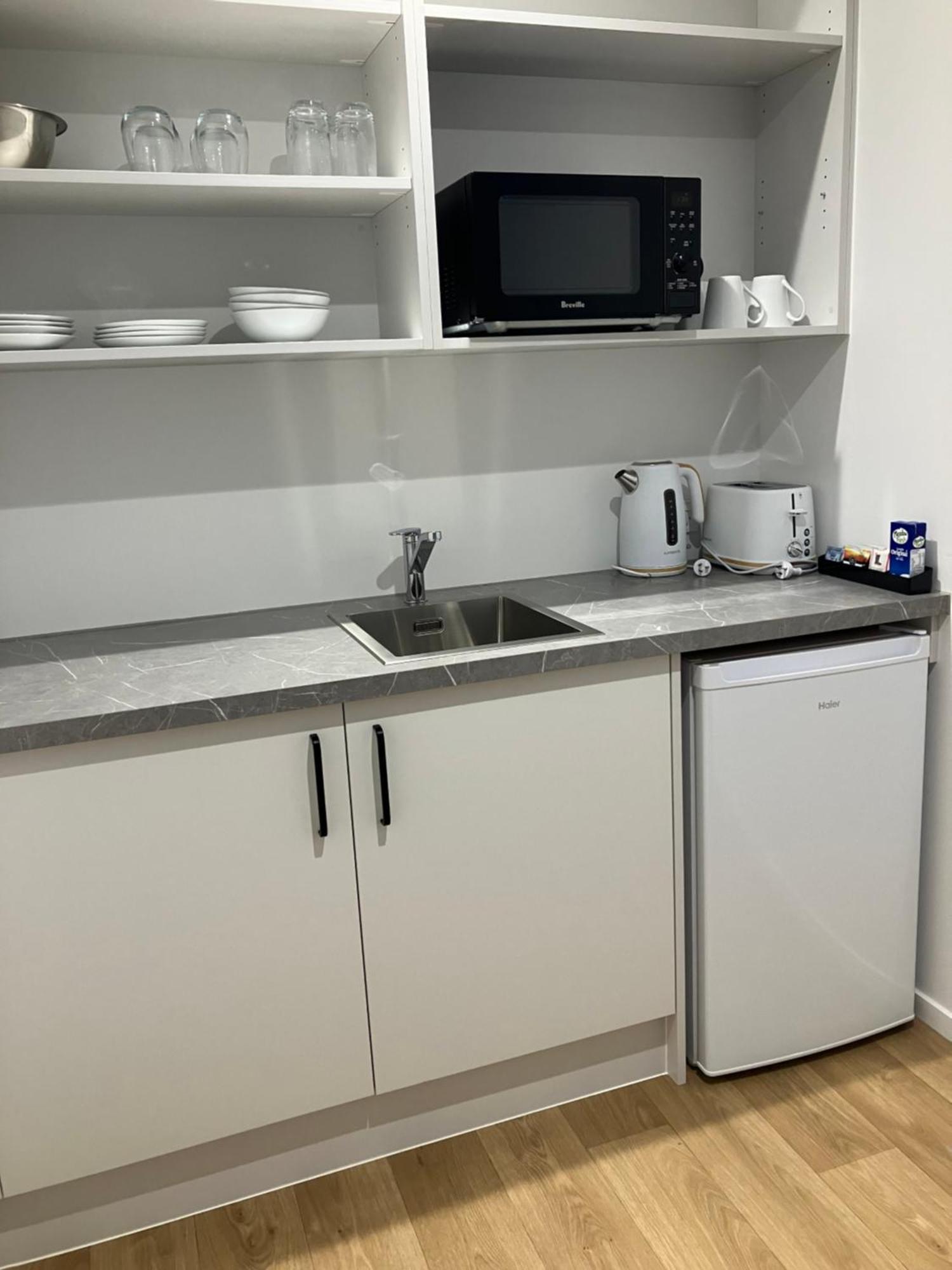 Tripinn Modern Motels & Affordable Accommodation Westport Bagian luar foto