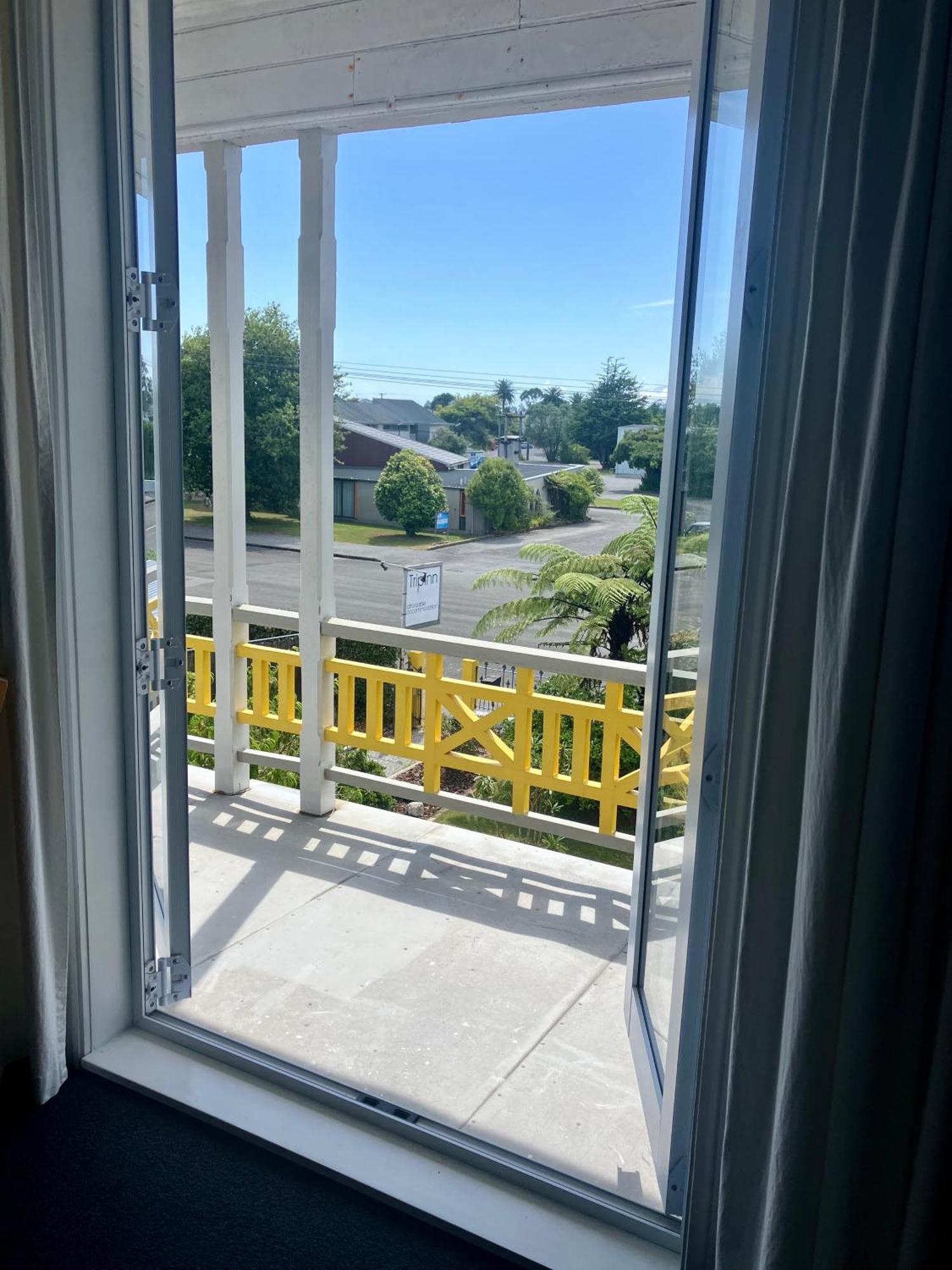 Tripinn Modern Motels & Affordable Accommodation Westport Bagian luar foto